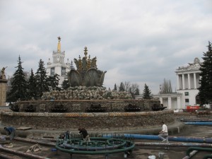 ВВЦ - фонтан Каменный цветок